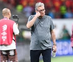 极速电竞-记者：当初选伊万就是错的，国足别再选60岁以上的教练了